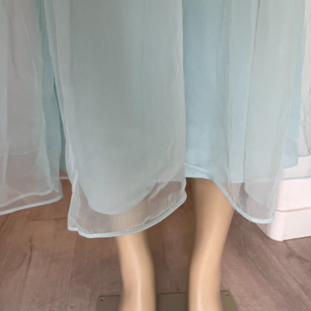 vintage lacy gown - Picture 5 of 9